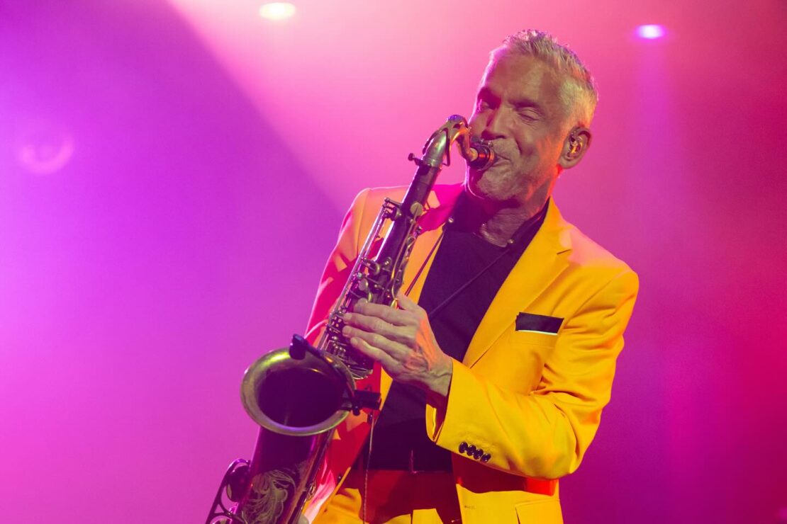 Celebrity Cruises retorna à América do Sul em 2026 com Dave Koz