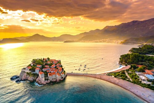 Montenegro conquista turistas com praias espetaculares