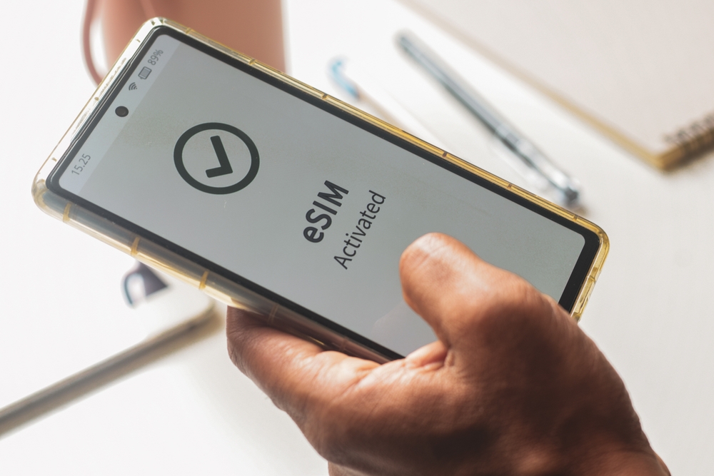 Conexão sem fronteiras: vale à pena usar eSIM nas viagens internacionais