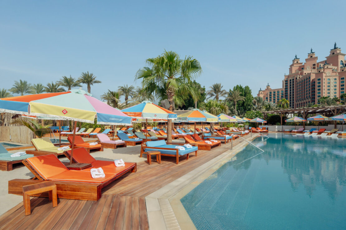 Dubai: Casablanca Beach Club pool area Atlantis The Palm
