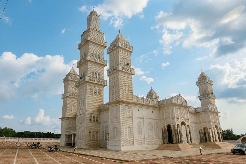 Grande mesquita em Yamoussoukro na Costa do Marfgim.