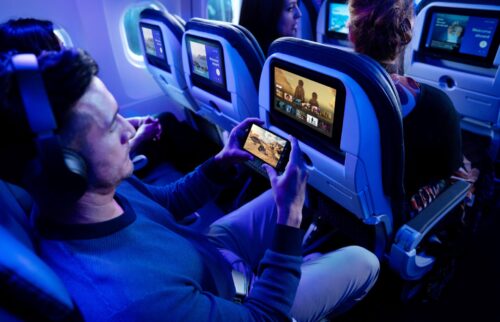 United faz história com primeiro voo comercial usando Starlink