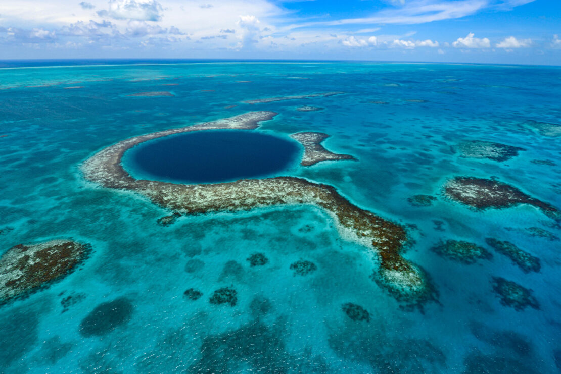 Great Blue Hole em Belize: um sobrevoo inesquecível