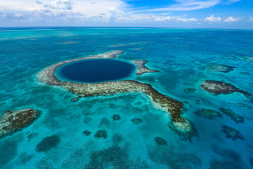 Great Blue Hole em Belize: um sobrevoo inesquecível