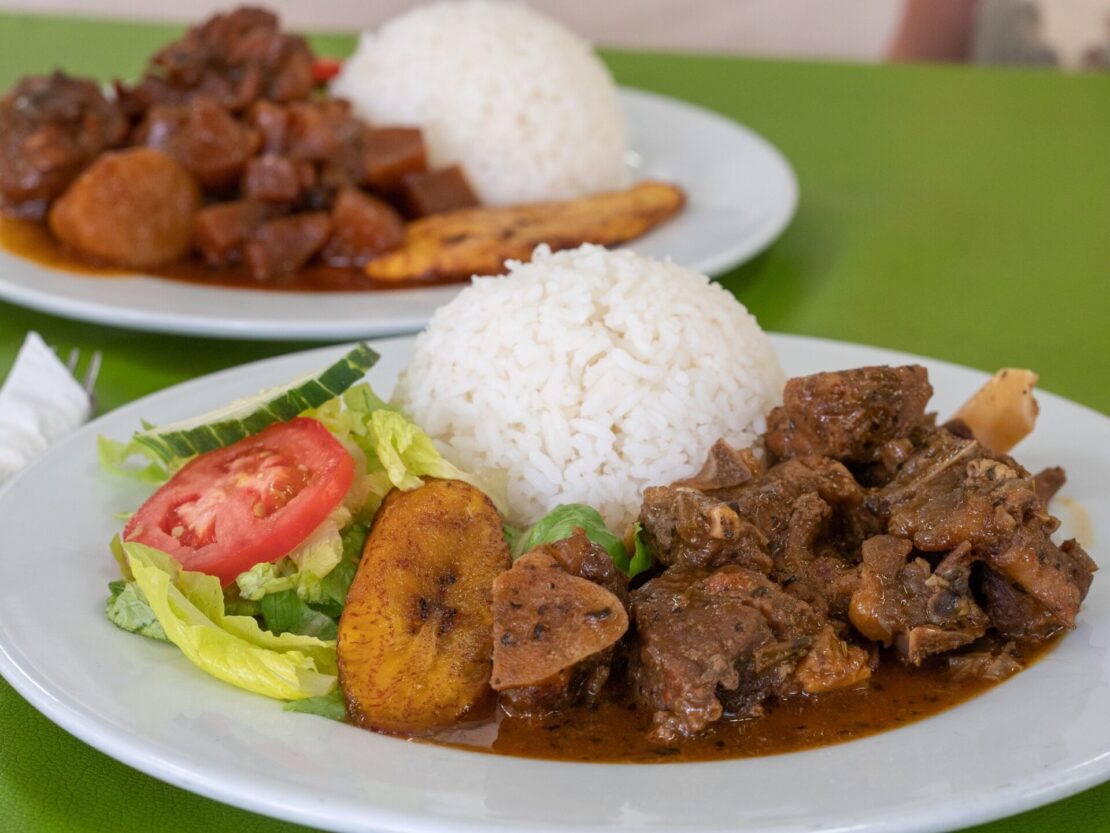 Pratos com cabrito são populares em Curaçao