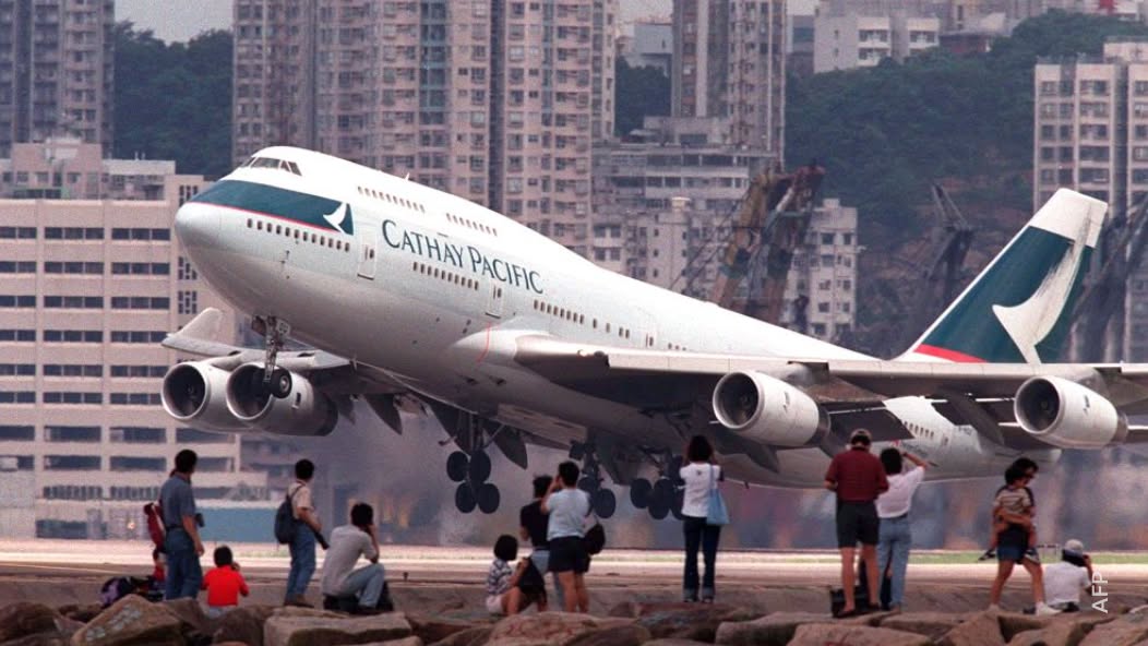 Aeroporto mais perigoso do mundo vira moderno terminal de cruzeiros