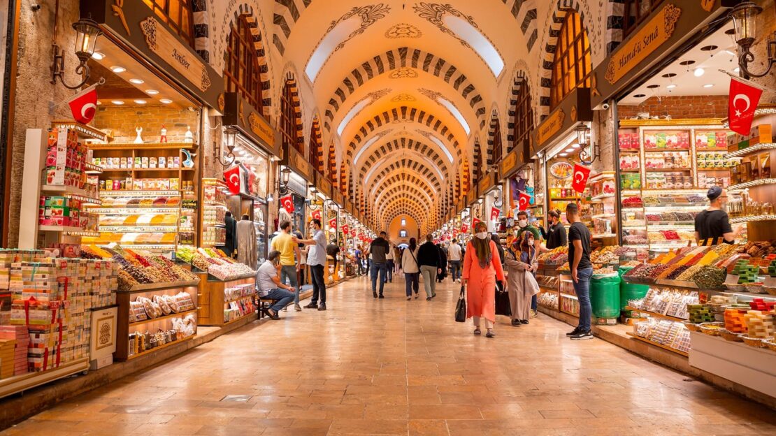 Mercados históricos de Istambul e Cairo atraem viajantes