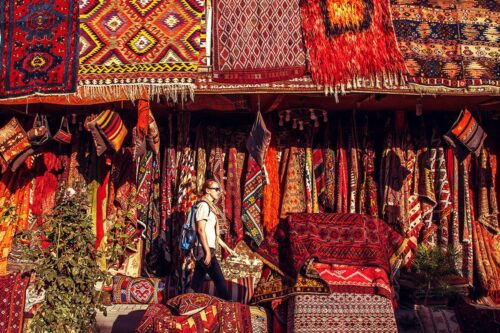 Mercados históricos de Istambul e Cairo atraem viajantes