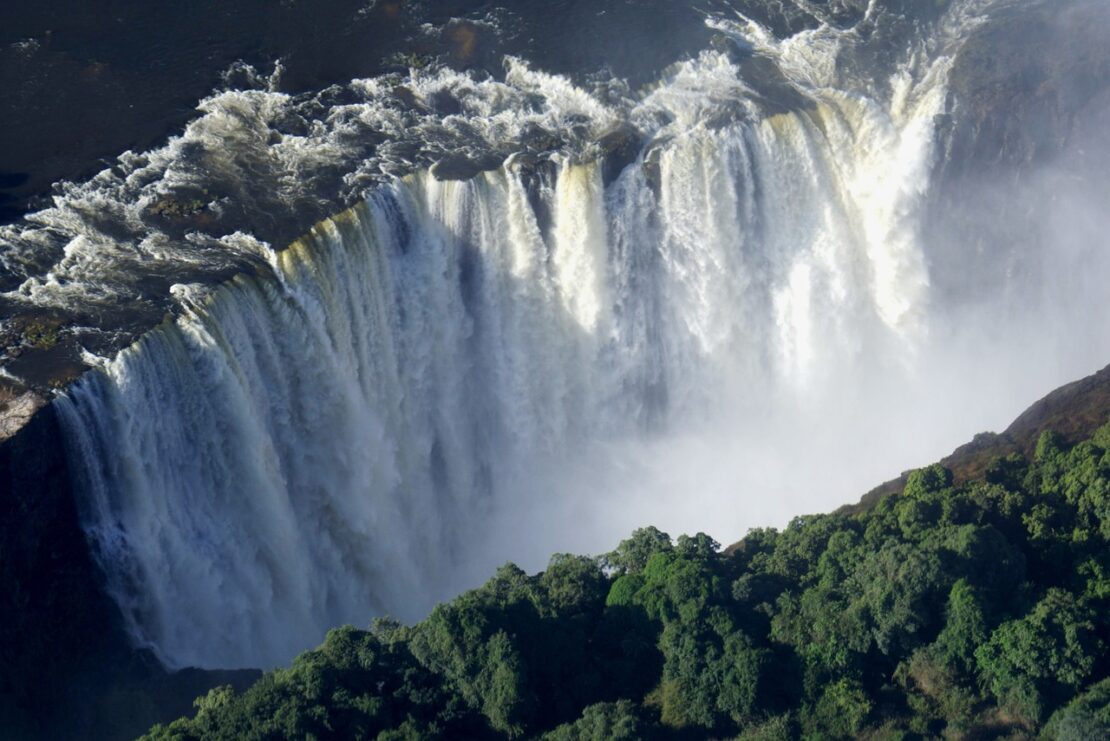 Melhores destinos para viajar em 2026 pelo mundo: Victoria Falls