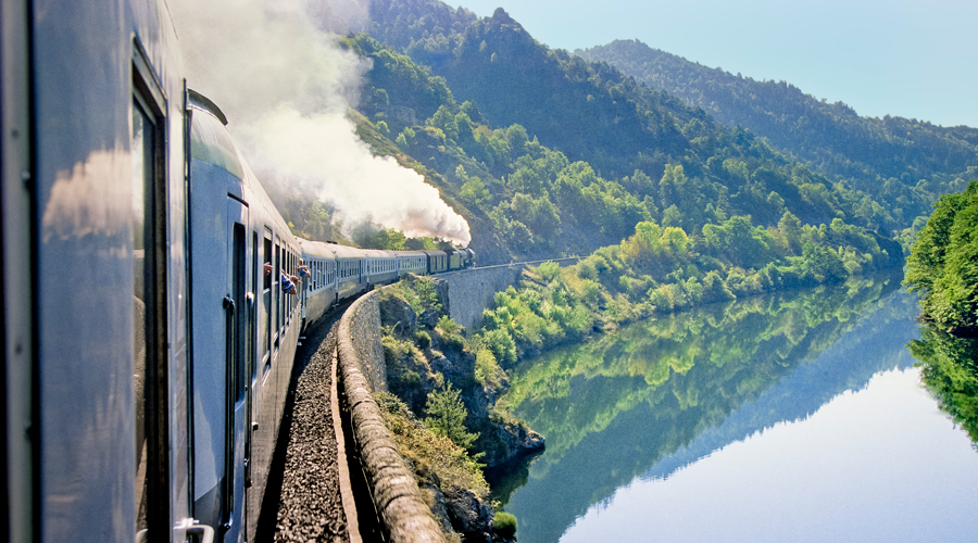 Viagem de trem na França conecta Paris a vinhedos históricos