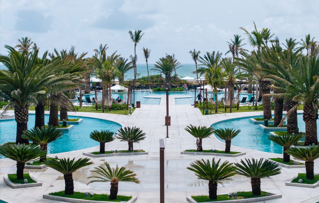 A estrutura do resort Porto 2 Life lembra alguns hotéis no Caribe