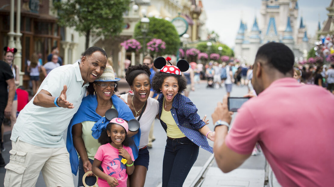 Disney lança promoções com refeições grátis e ingressos