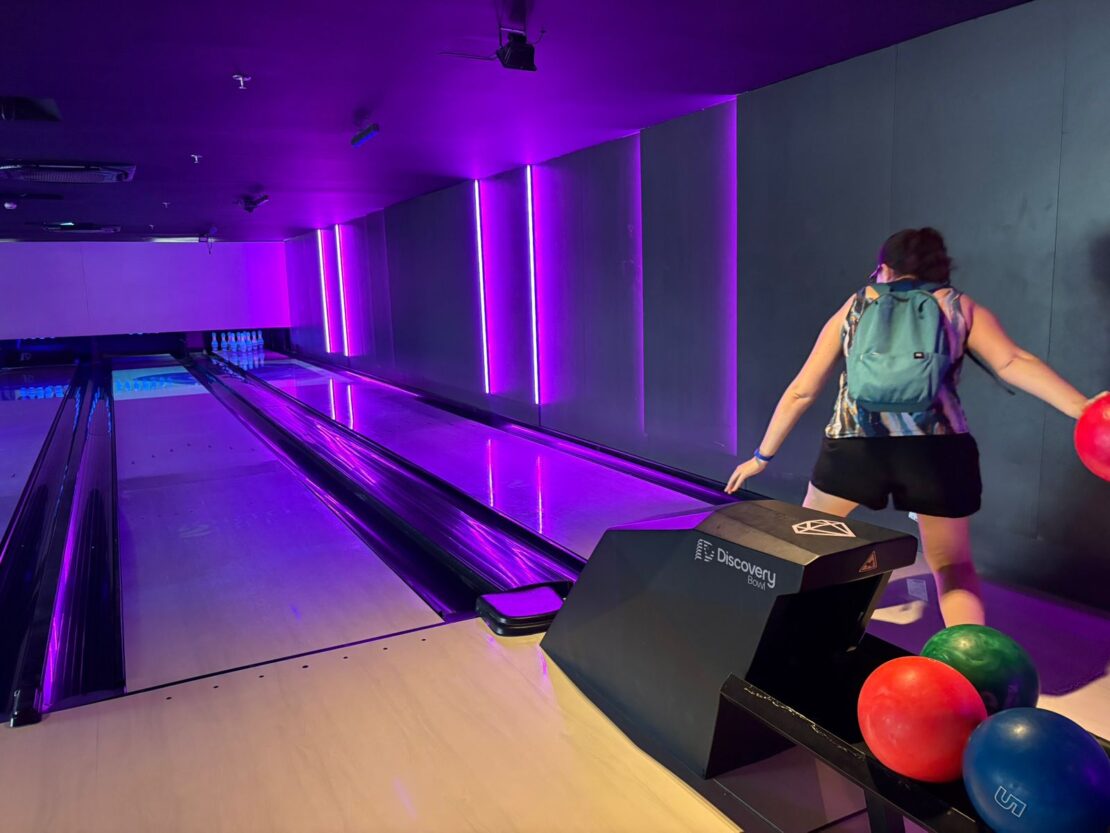 Há pistas de boliche e outros jogos no resort Porto 2 Life