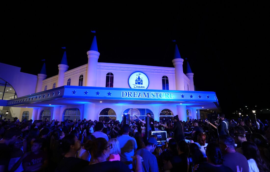 Loja com produtos Disney, parque indoor e café temático abre no Litoral Plaza