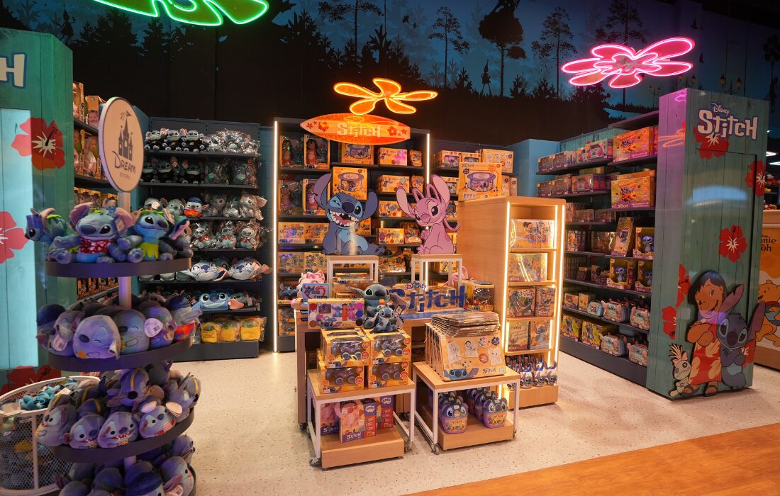 Loja com produtos Disney, parque indoor e café temático abre no Litoral Plaza