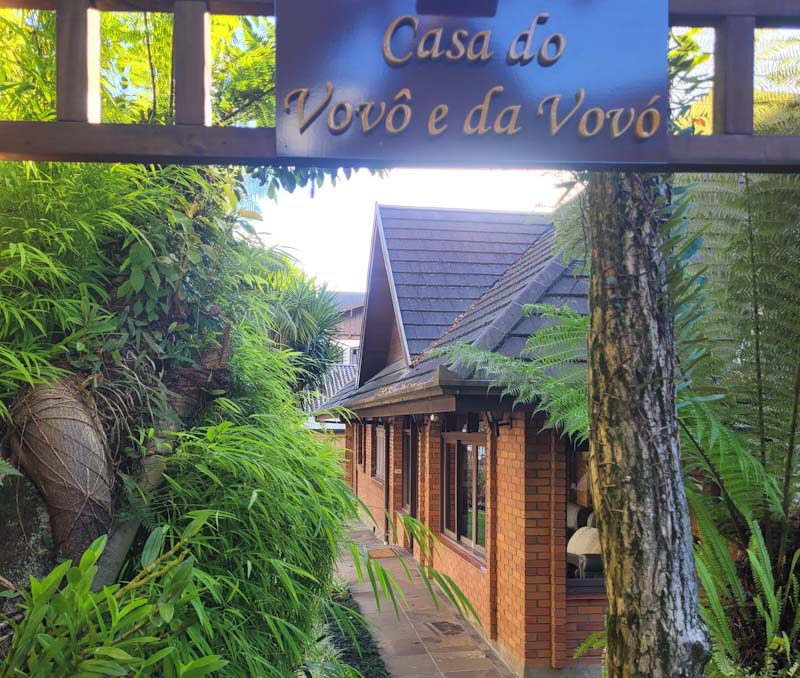 Hotel Vovó Carolina celebra 45 anos com novidade