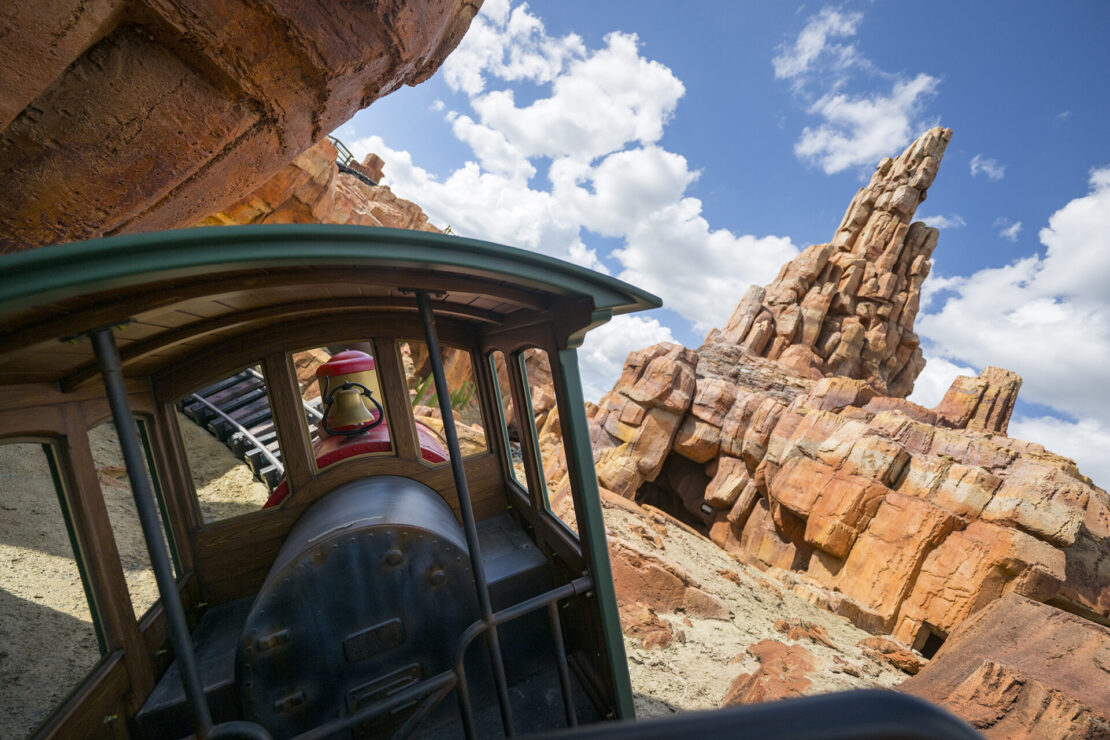 Big Thunder Mountain Railroad reabre com novidades